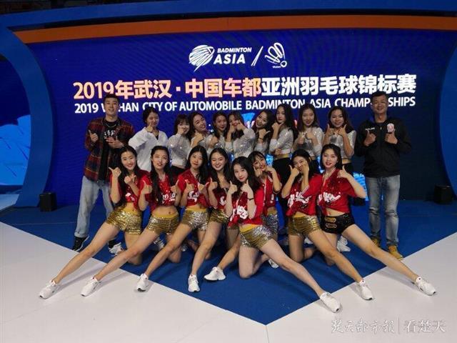 武汉这群大学生舞蹈啦啦操高手，最近接连斩金夺银获大奖